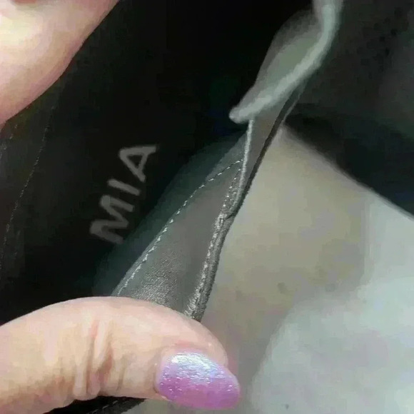 NWT Mia Gray suede ankle boots. Size 8.5 W - Picture 6 of 12